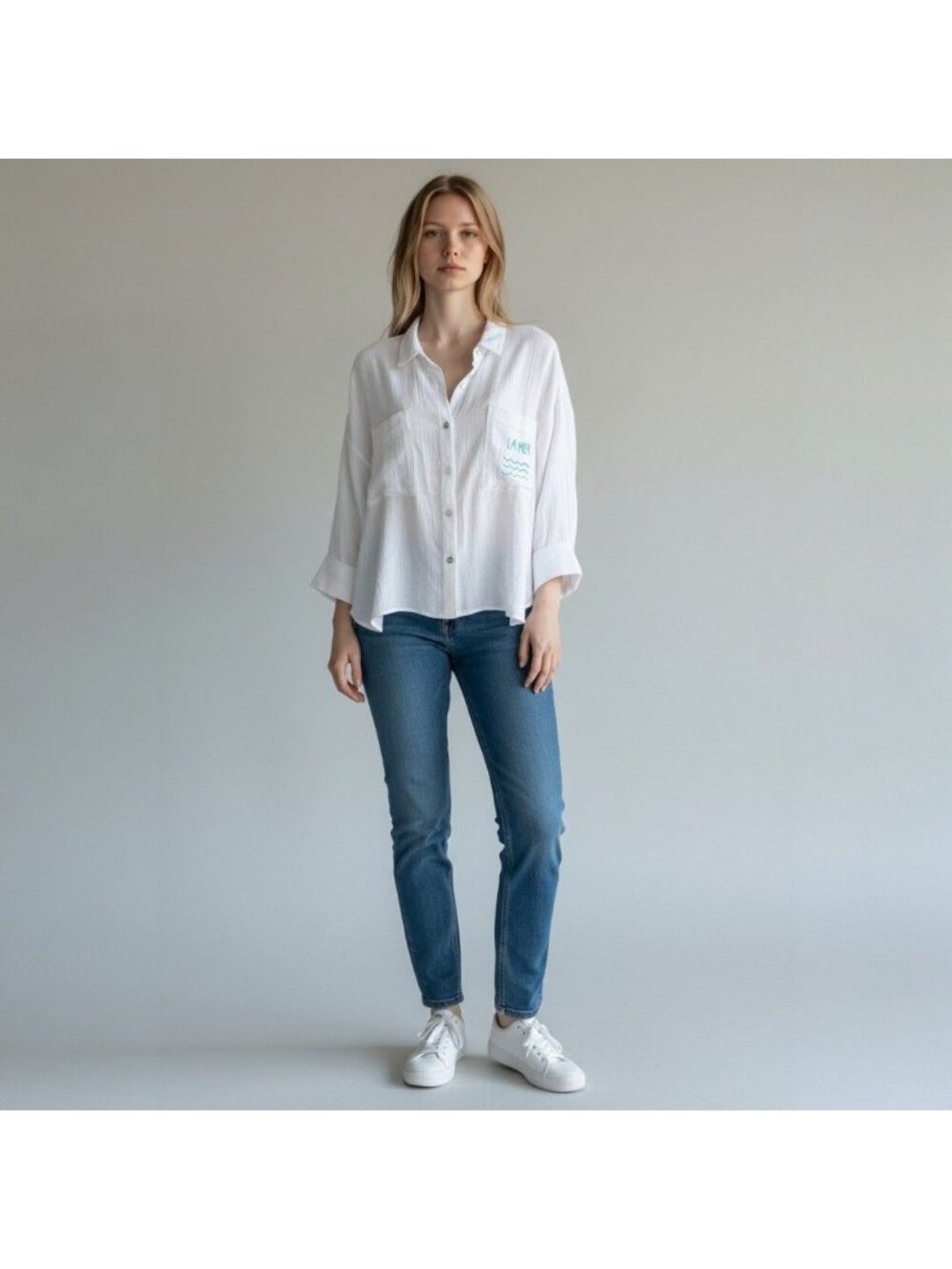 Magaschoni white button-up shirt embroidered "La Mer" Size XL new with tags